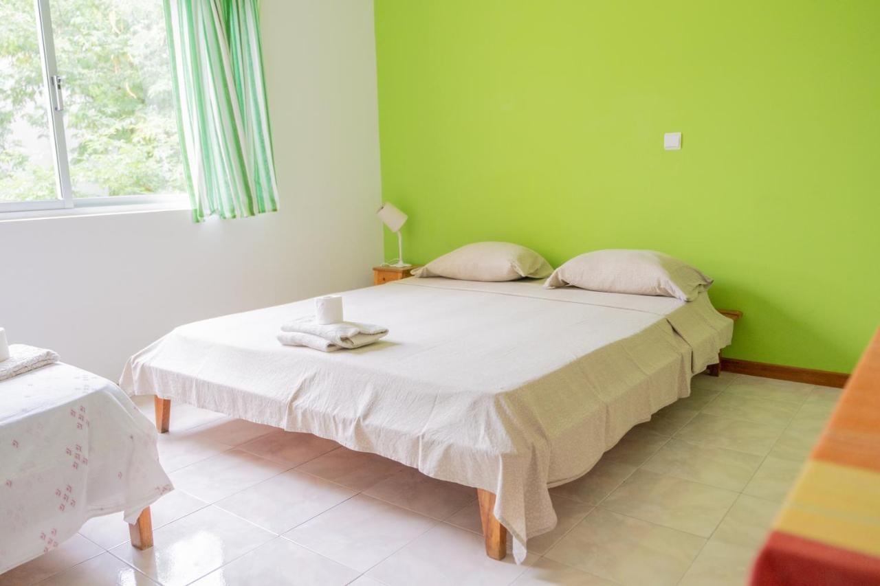 Simabo'S Backpackers' Hostel Mindelo Extérieur photo