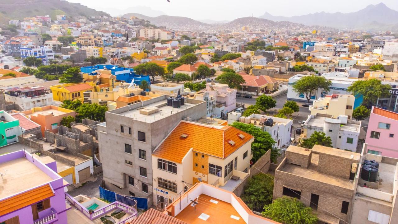 Simabo'S Backpackers' Hostel Mindelo Extérieur photo