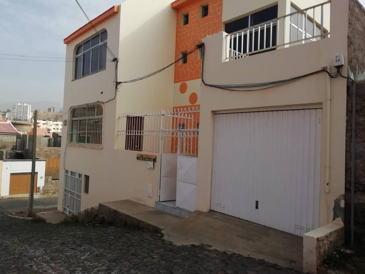 Simabo'S Backpackers' Hostel Mindelo Extérieur photo